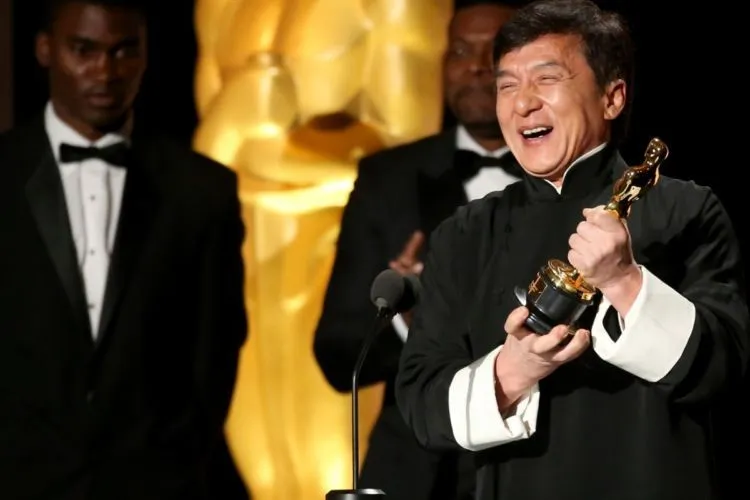 Inspirasi Perjalanan Hidup Jackie Chan: Menyerah adalah Bagian dari Rangkaian Kesuksesan Seseorang! 16