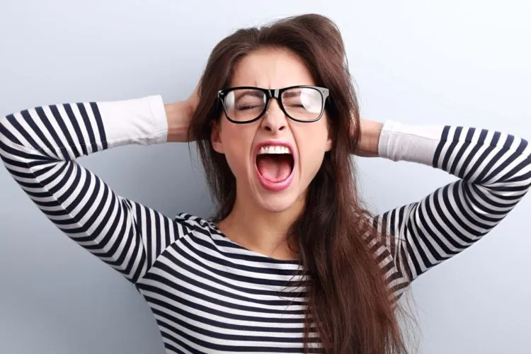 6 Alasan Kenapa Orang yang Suka Mengumpat Itu Aslinya Cerdas! 12