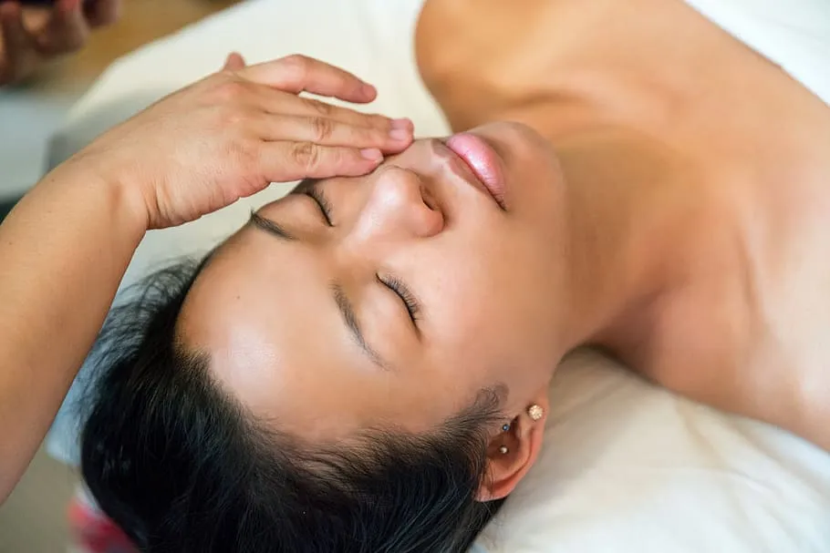 Facial Nggak Akan Menyembuhkan Wajah Berjerawat Tanpa 6 Aturan ini 7