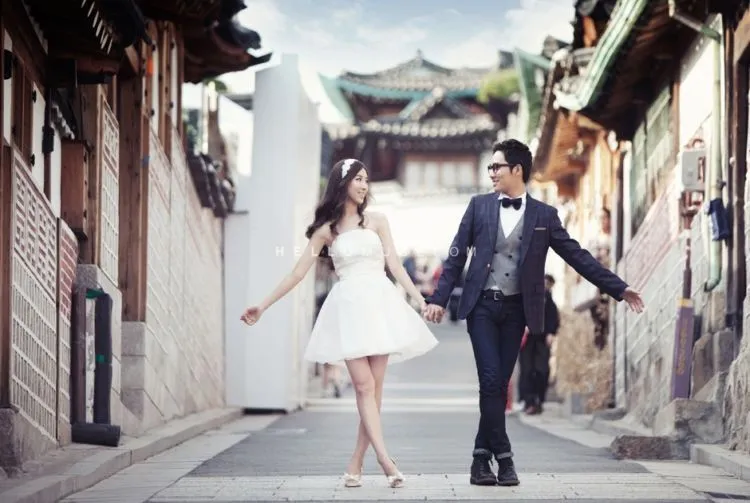 Romantis dan Lucu, Inilah 13 Pose Foto Prewedding Pasangan di Korea yang Layak Tiru 27