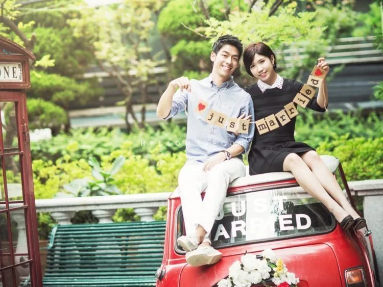 Romantis dan Lucu, Inilah 13 Pose Foto Prewedding Pasangan di Korea yang Layak Tiru 26