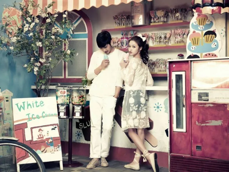 Romantis dan Lucu, Inilah 13 Pose Foto Prewedding Pasangan di Korea yang Layak Tiru 37