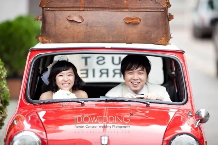 Romantis dan Lucu, Inilah 13 Pose Foto Prewedding Pasangan di Korea yang Layak Tiru 25