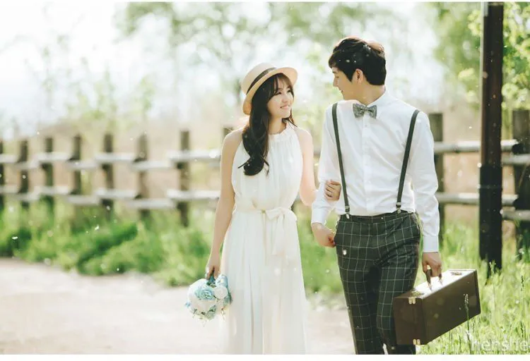 Romantis dan Lucu, Inilah 13 Pose Foto Prewedding Pasangan di Korea yang Layak Tiru 28