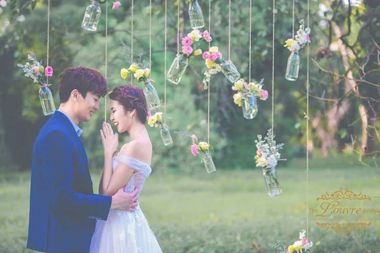 Romantis dan Lucu, Inilah 13 Pose Foto Prewedding Pasangan di Korea yang Layak Tiru 35