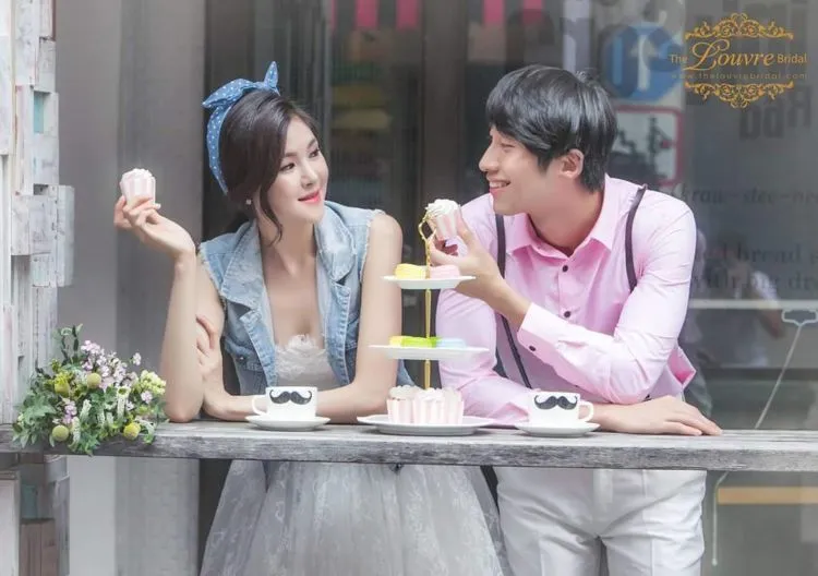 Romantis dan Lucu, Inilah 13 Pose Foto Prewedding Pasangan di Korea yang Layak Tiru 36