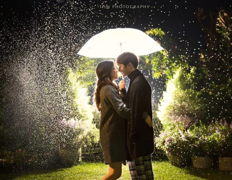 Romantis dan Lucu, Inilah 13 Pose Foto Prewedding Pasangan di Korea yang Layak Tiru 31