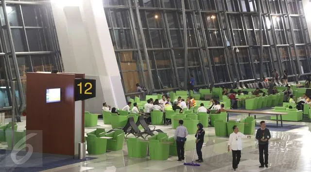 Terminal 3 yang Makin Jauh Dari Standar Internasional. Baru Dibuka 4 Bulan, Sudah Banyak Insidennya 8