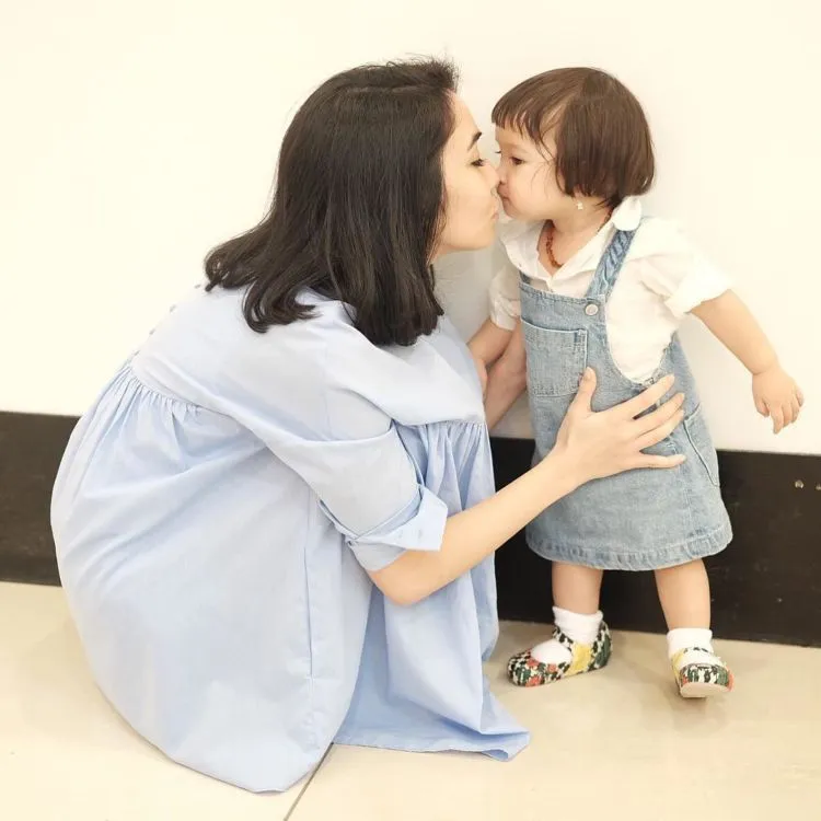 13 Foto Mama Muda yang Telaten Mengurus Anak. Bikin Makin Nggak Sabar Buat Cari Calon Papanya 25