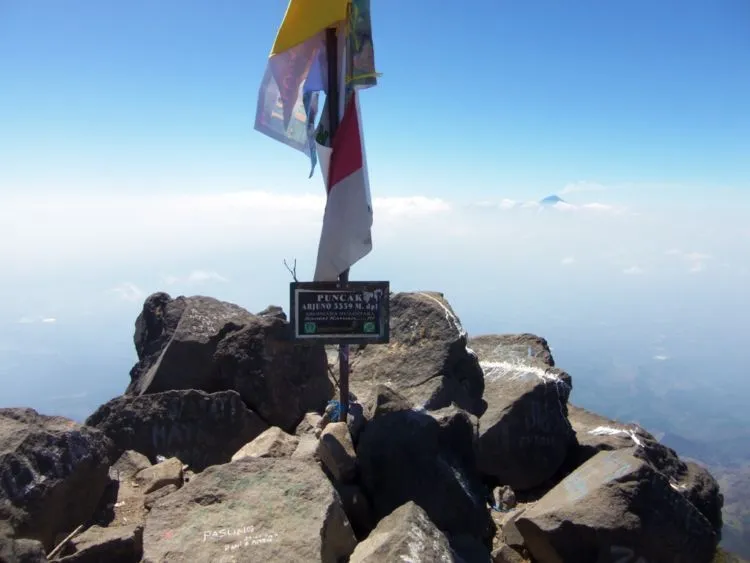 Kabar Duka dari Gunung Arjuno, Petir Menyambar Tiga Orang Pendaki. Kisah Tragis di Akhir Tahun Ini! 8