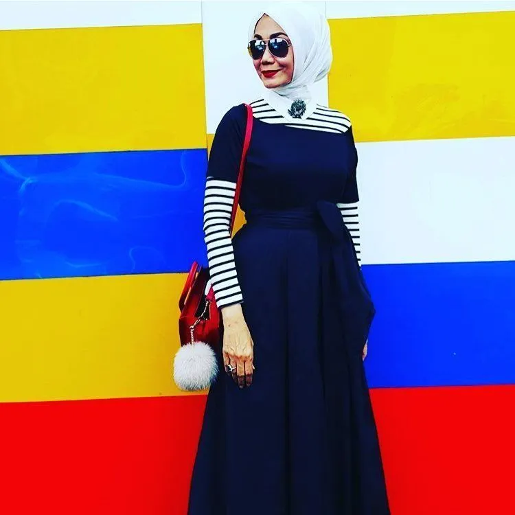 Cewek Berhijab Juga Bisa Pakai Atasan Off Shoulder, Lho. Biar Nggak Salah Kostum, Gini Aturannya! 13