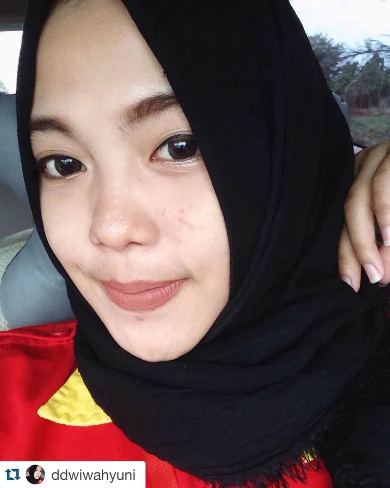15 Karyawati Minimarket yang Bisa Bikin Para Cowok Rajin Belanja. Cantiknya Sudah Setara Selebgram! 22