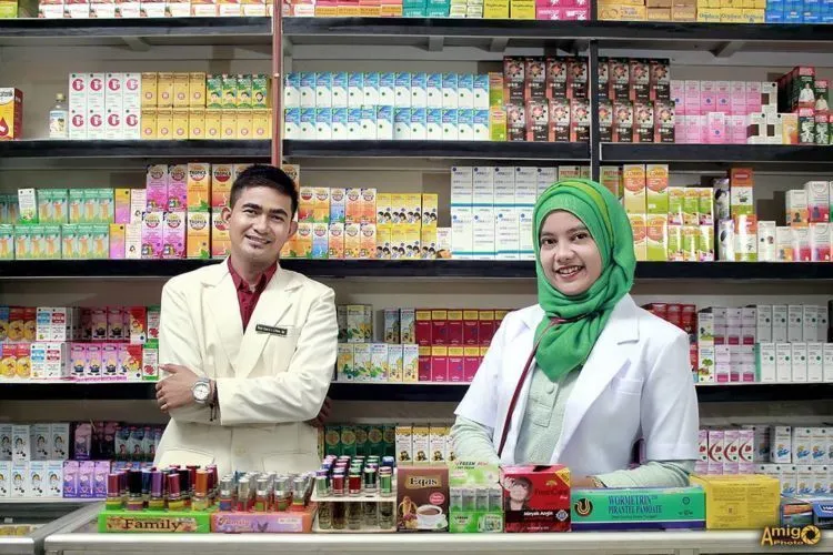 11 Foto Prewedding Lucu Tema Profesi. Dokter, Polisi, Tentara, Semua Ada di Sini 21
