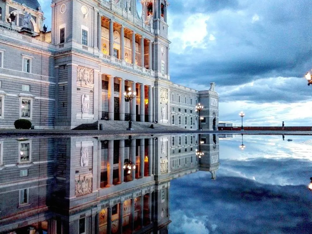 Nggak Harus Modal Besar Buat Belajar. Lelaki Ini Jago Motret Refleksi Air Cuma Pake Smartphone Doang! 19