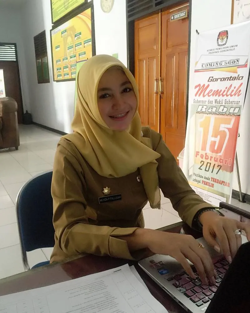 19 Potret PNS Cantik yang Pasti Bikin Cowok Betah di Kantor. Apa Kabar Ujian CPNS Kemarin? 20