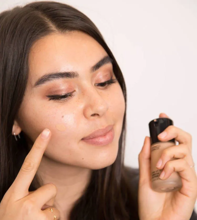 6 Hal yang Terjadi Pada Wajahmu Saat Malas Membersihkan Make-up. Iyuuuuh! 9