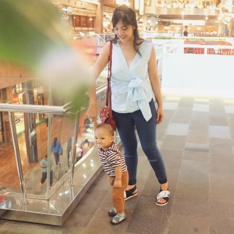 Kelak Jika Kamu Jadi Ibu Menyusui, Baju Unik dari 6 Selebgram Ini Bisa Jadi Inpirasi 10