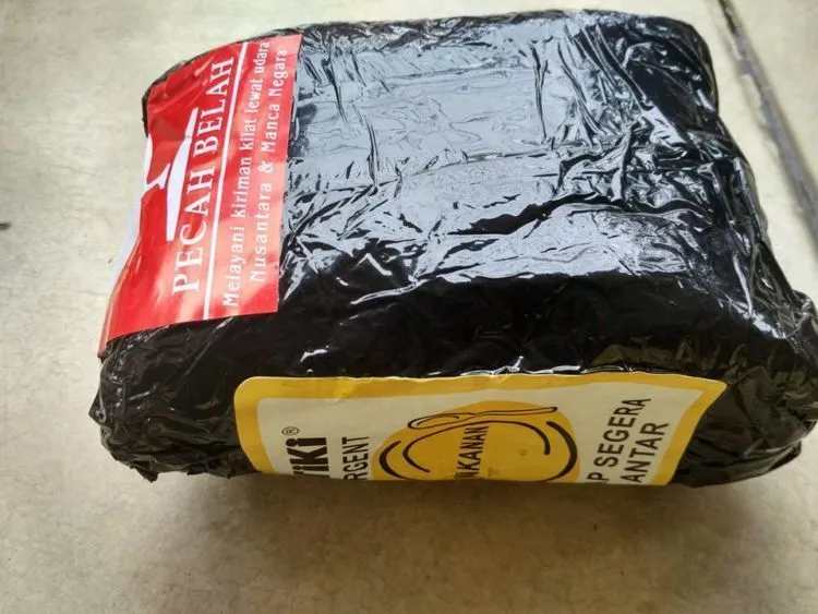 Cuma Iseng Beli Sebungkus Mi Instan Via Online, Eh Beneran Tiba Rapi Tanpa Cacat. Asli Profesional! 5