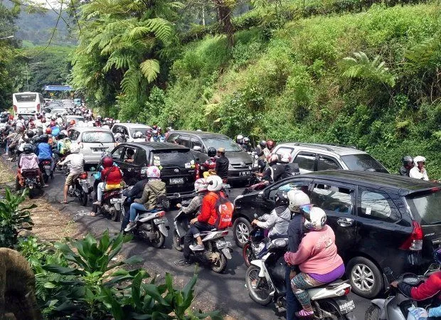 Long Weekend Telah Usai, Ini Lho Keriuhan Hasil dari Libur Panjang Kemarin. Macetnya Luar Biasa! 12