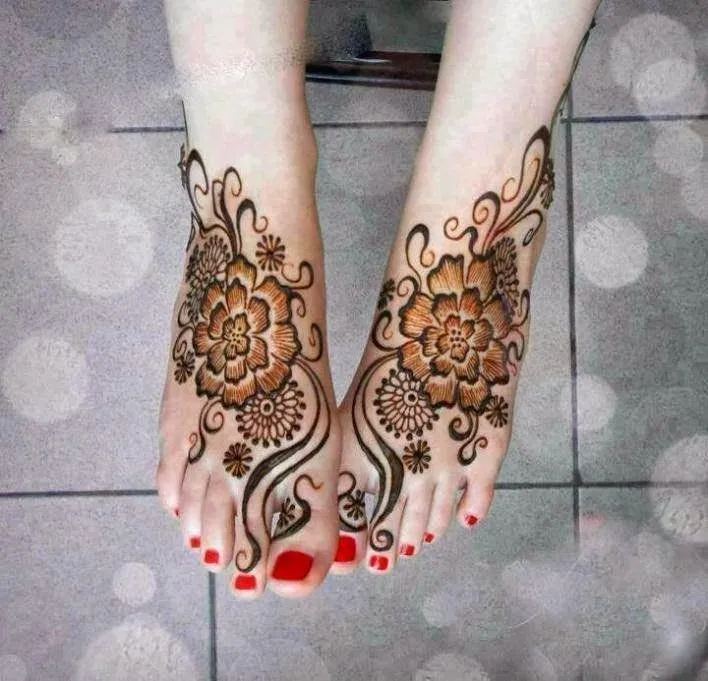 13 Inspirasi Henna Kaki yang Menawan Hati. Demi Sucinya Pernikahanmu Nanti 14