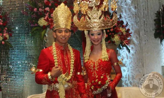 7 Busana Pengantin Daerah Nusantara. Kenali Dulu, Siapa Tahu Jodohmu dari Sana 13