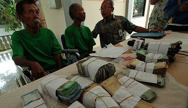 Dibalik 6 Seni Mengemis di Indonesia, Sebuah Potret Teater Jalanan Penuh Tipu Daya 8