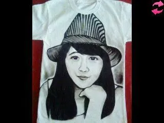 7 Kaus Putih Lukis yang Dijamin Membuat Tampilanmu Makin Cantik dan Menarik