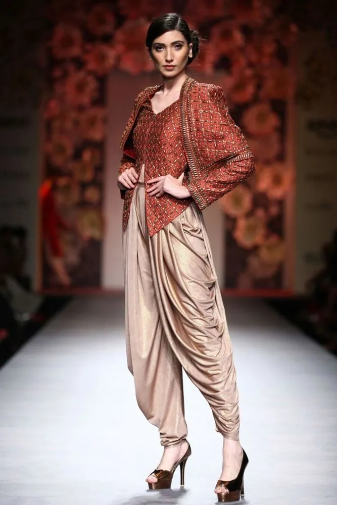 Jangan Ngiler Lihat 15 Fashion Item Rose Gold yang Menawan Ini, Solusi Tampil Trendi Cewek Masa Kini 17