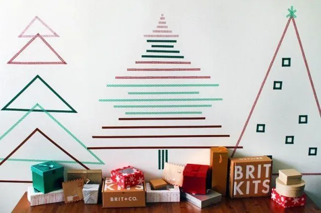 18 Kreasi Pohon Natal Selain Cemara yang Bisa Kamu Tempel di Dinding Kamarmu. Semuanya Unik dan Lucu!