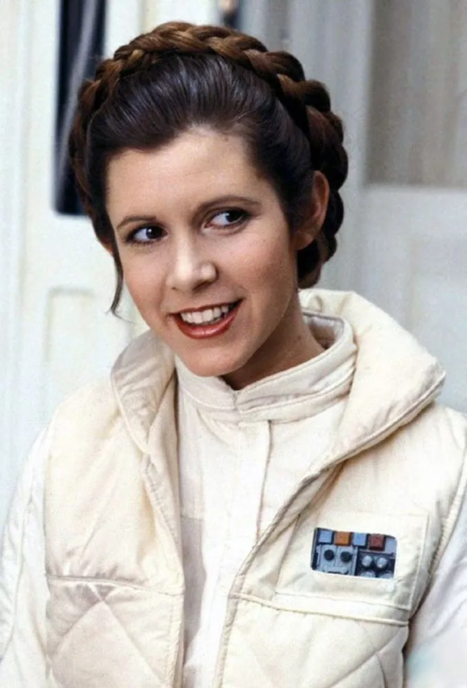 Carrie Fisher dalam Kenangan, Gaya Ikonik Sang Putri Leia dalam 12 Potret 14