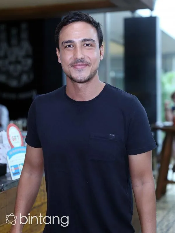 Style Kece Hamish Daud dan Keenan Pearce. Bukti Bahwa Kak Yaya Nggak Pernah Salah Pilih 13