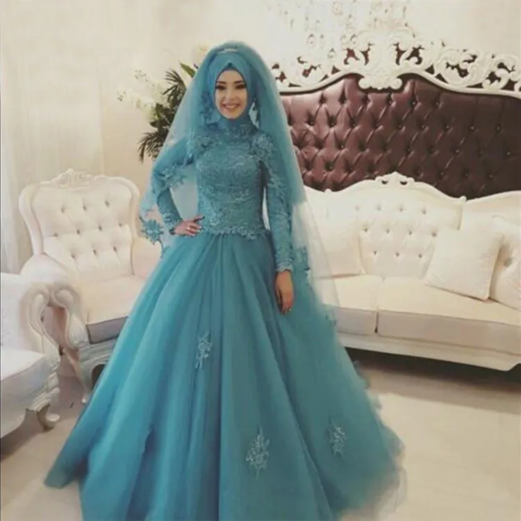 12 Gaun Pernikahan Hijab Bertema Turquoise untuk Datangkan Kesan Sejuk di Resepsimu 16