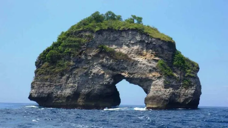 Nusa Penida, Sang Primadona Wisata Baru di Bali. Liburan Akhir Tahun Mesti ke Sini! 8