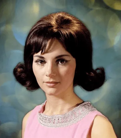 Model Gaya Rambut Wanita dari Tahun 1800an Sampai Sekarang. Kamu Suka yang Mana, Girls? 17