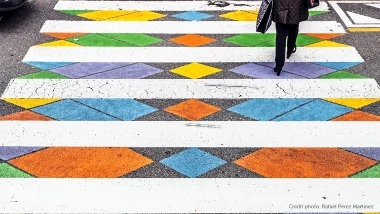 Unik Banget! Zebra Cross di Kota Ini Berwarna-warni. Pasti Bakal Seneng Deh Nyebrang di Sini! 16