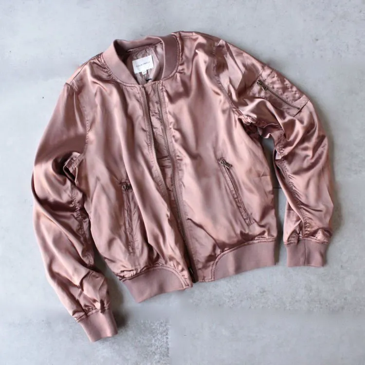 Jangan Ngiler Lihat 15 Fashion Item Rose Gold yang Menawan Ini, Solusi Tampil Trendi Cewek Masa Kini 19