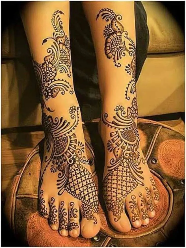 13 Inspirasi Henna Kaki yang Menawan Hati. Demi Sucinya Pernikahanmu Nanti 25