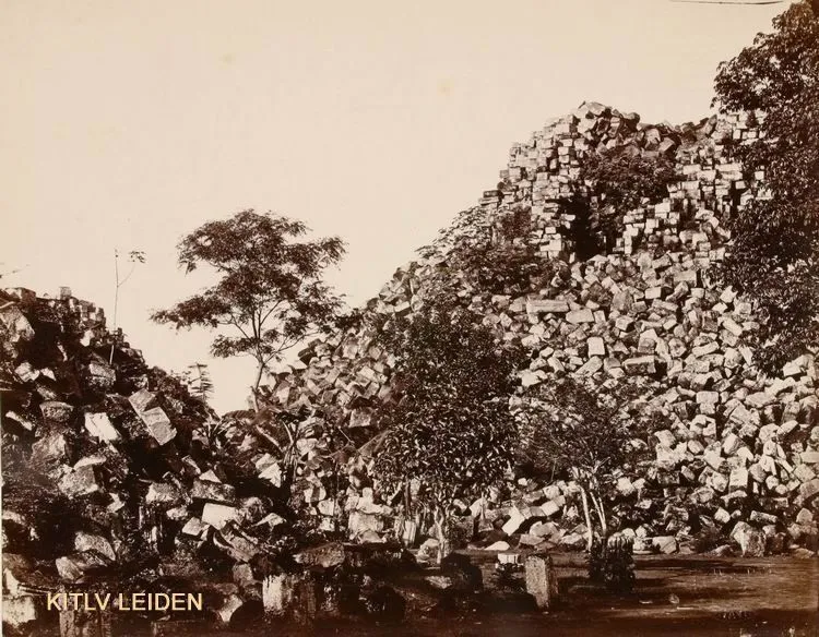 Begini Kondisi Reruntuhan Candi Prambanan Saat Pertama Ditemukan. Hancur dan Begitu Mengenaskan! 11
