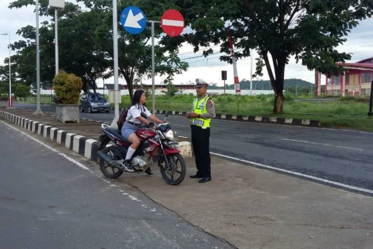 Pengendara Belum Cukup Usia Makin Marak di Indonesia. Ironisnya, Banyak Orang Tua Memperbolehkan 8