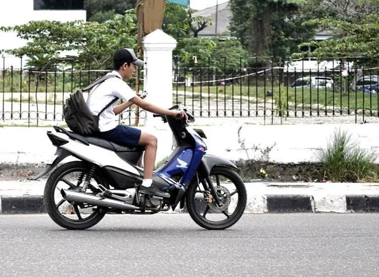 Pengendara Belum Cukup Usia Makin Marak di Indonesia. Ironisnya, Banyak Orang Tua Memperbolehkan 5
