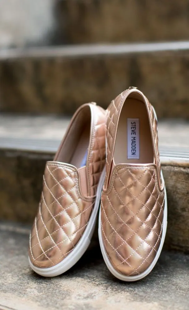 Jangan Ngiler Lihat 15 Fashion Item Rose Gold yang Menawan Ini, Solusi Tampil Trendi Cewek Masa Kini 16