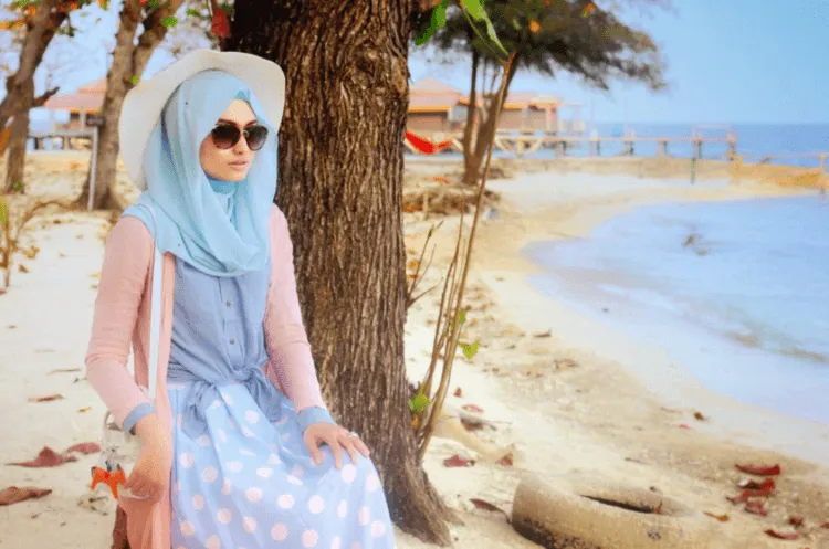 9 Tips Baju Liburan untuk yang Berhijab. Nyaman Tanpa Terlihat Rempong 14