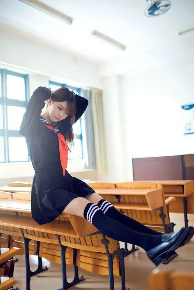 9 Negara dengan Seragam Sekolah yang Dikenal Seksi. Hayo, Para Siswa Harus Tetap Fokus Belajar Ya Nak 12