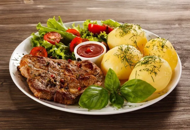 8 Makanan dan Minuman yang Tidak Boleh Dikonsumsi Bersamaan. Bahaya! 9