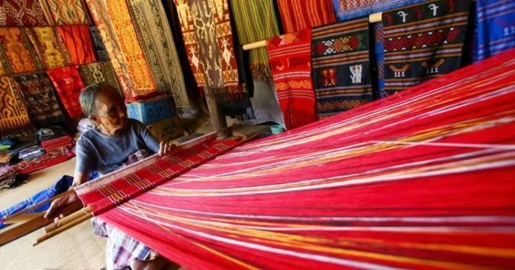 Perkaya Pengetahuan dan Style Kamu dengan Aneka Tenun Tradisional Ini 11