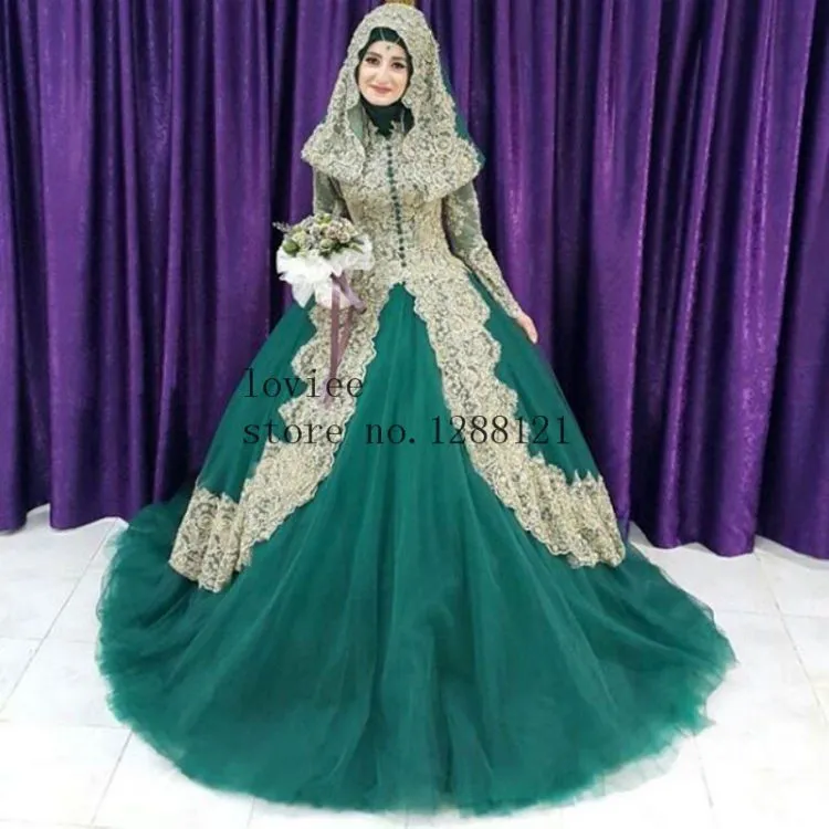 12 Gaun Pernikahan Hijab Bertema Turquoise untuk Datangkan Kesan Sejuk di Resepsimu 14