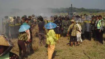 Balada Petani Tua dan Mahasiswa Maya