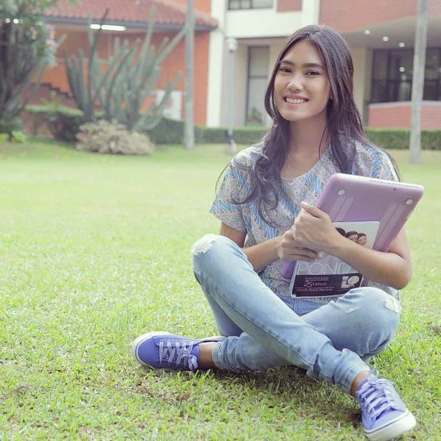 8 Fakultas Ini Bakal Bikin Cowok Betah Kuliah. Banyak Cewek-cewek yang Cantik Banget di Dalamnya! 10