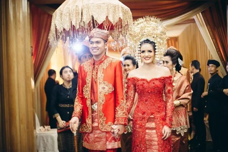 Jika Bugis Ada Uang Panai', di Padang Ada Uang Japuik. Pihak Ceweklah yang Melamar Cowok 13