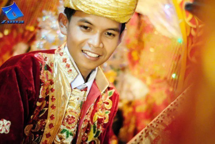 Jika Bugis Ada Uang Panai', di Padang Ada Uang Japuik. Pihak Ceweklah yang Melamar Cowok 9